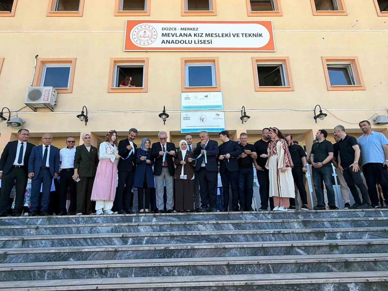 DTSO&rsquo;dan lisenin k&uuml;t&uuml;phanesine tefrişat
