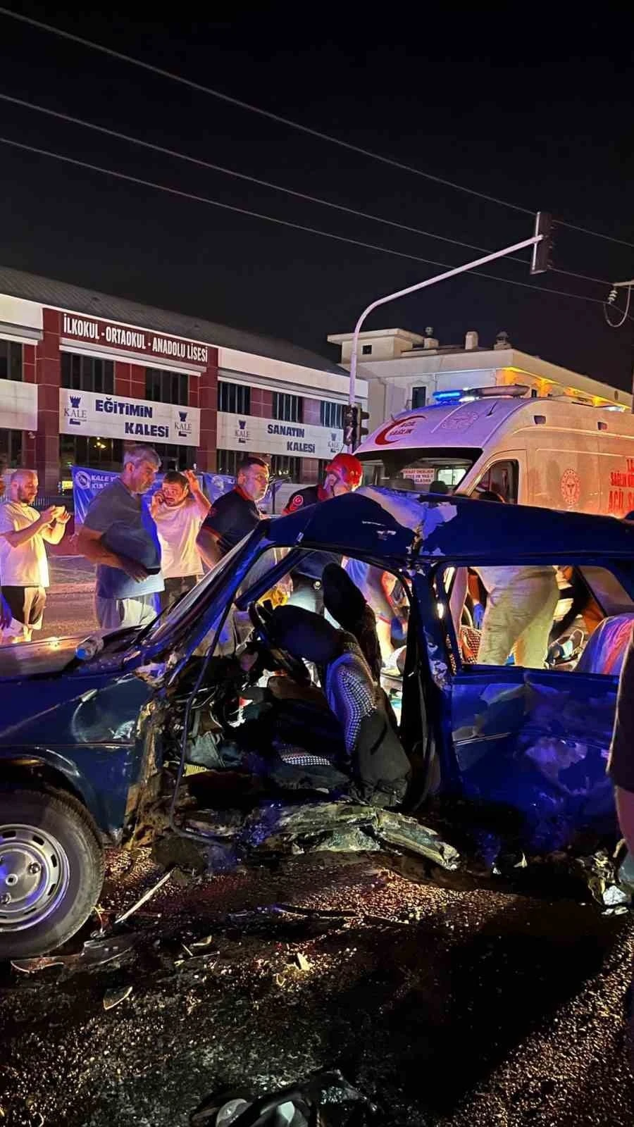 Duble yolda iki otomobil çarpıştı: 5 yaralı
