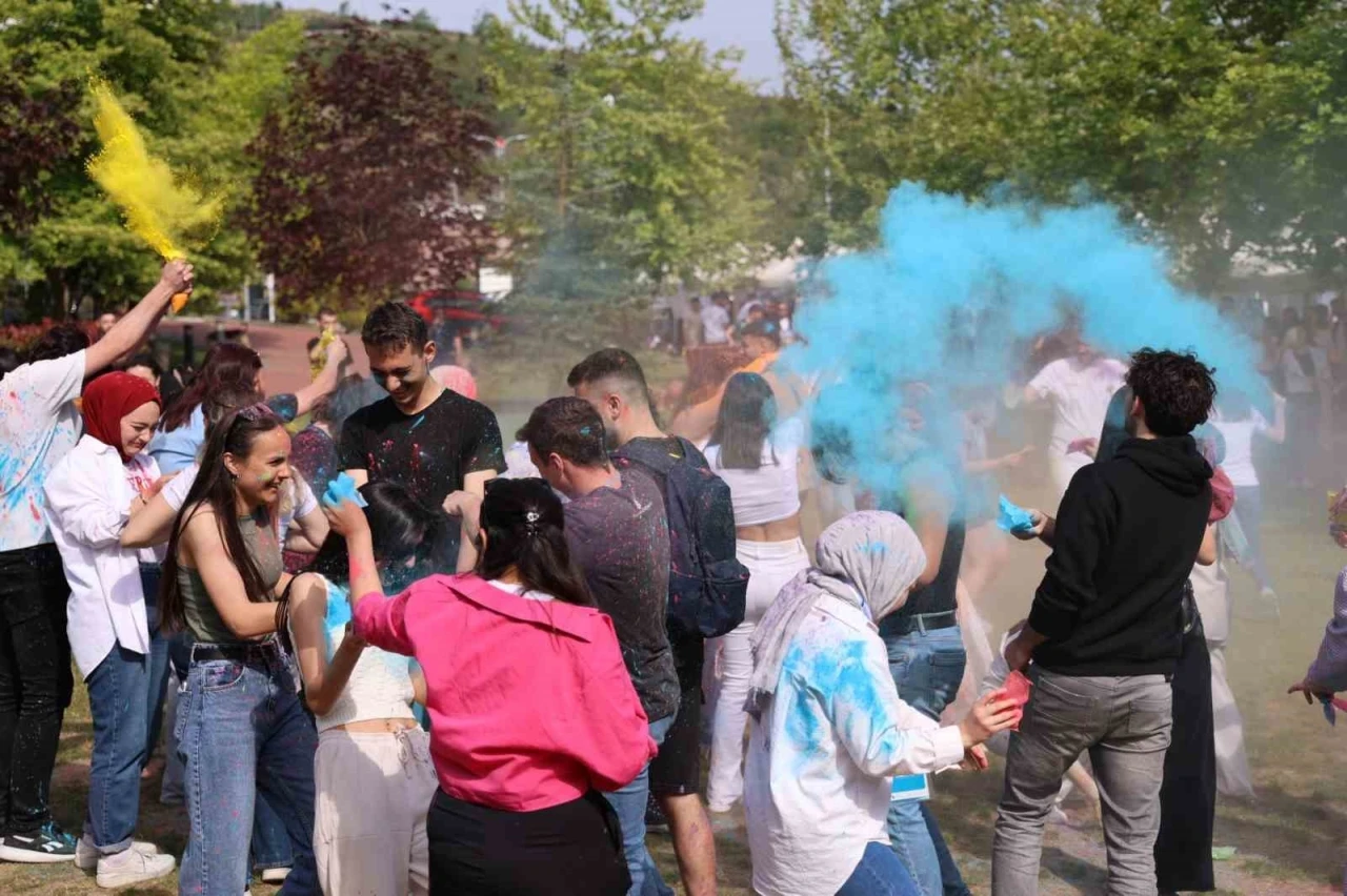 DÜFest 2025 Renkli görüntülere sahne oldu
