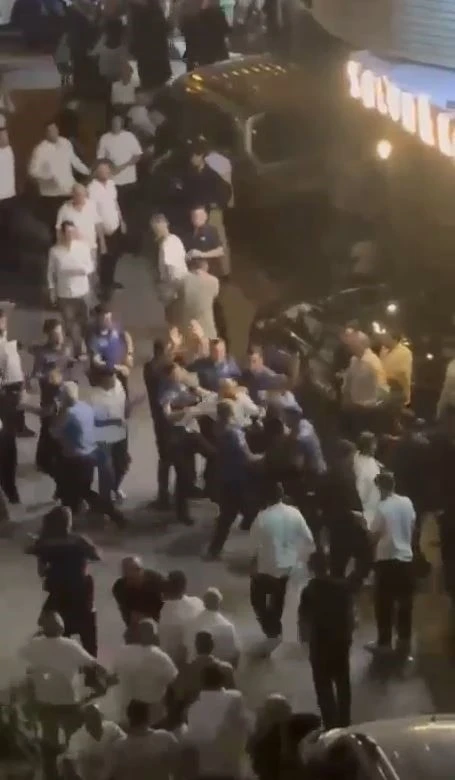 Düğünde havaya atılan parayı çocuklar kaptı, aileler birbirine girdi
