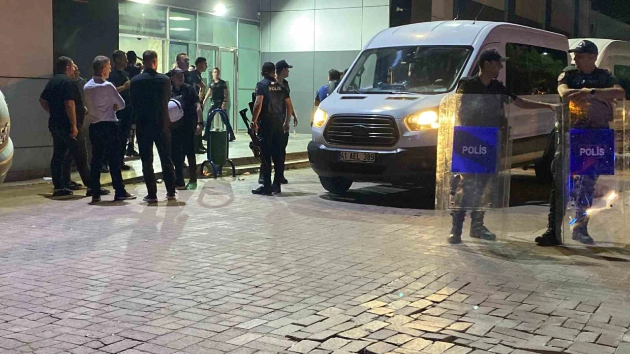 Düğünde iki taraf arasında &quot;oyun&quot; kavgası: 25 gözaltı

