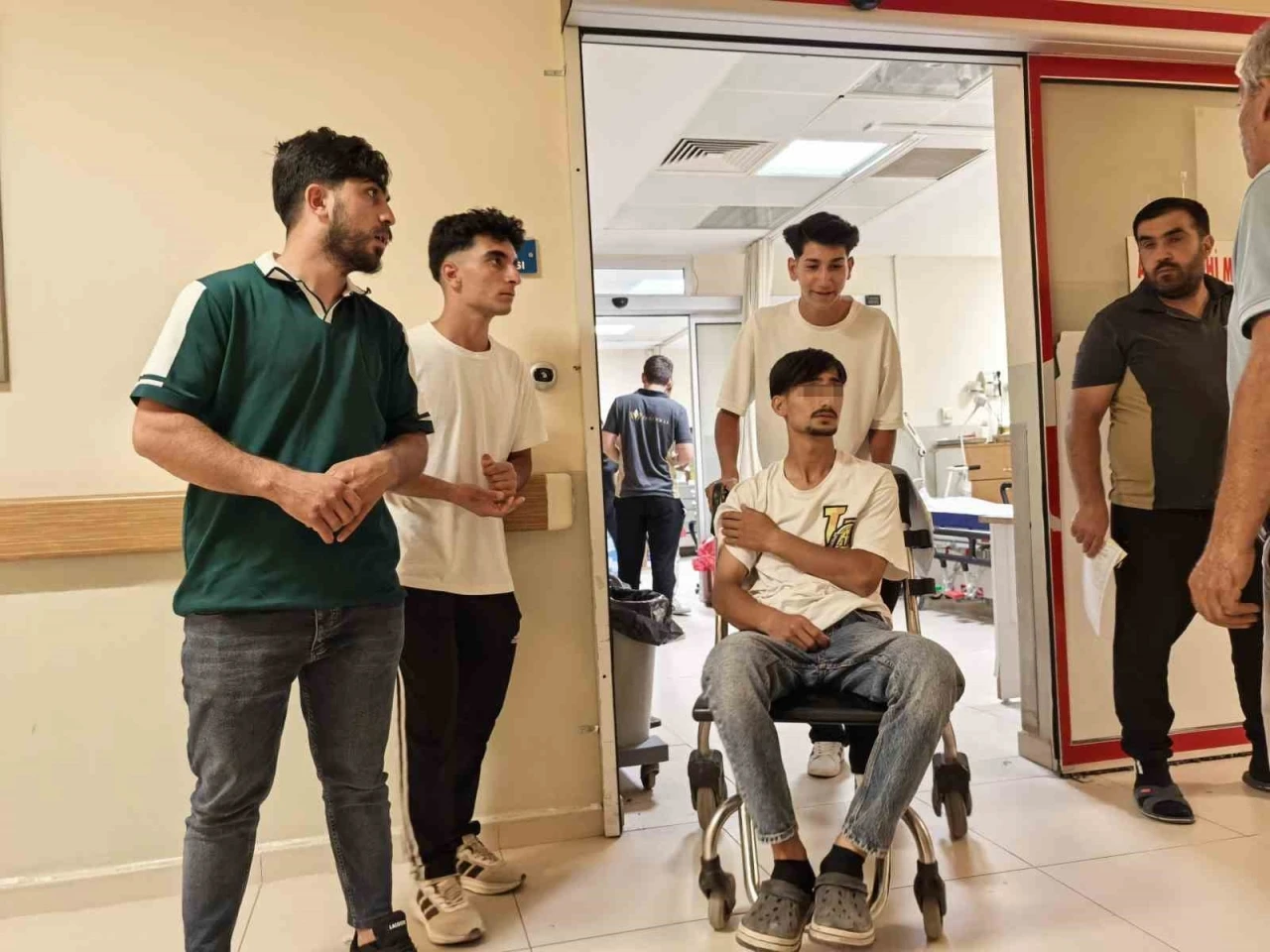 Düğünde kurusıkı tabancayla ateş edilmesi sonucu 17 yaşındaki çocuk yaralandı
