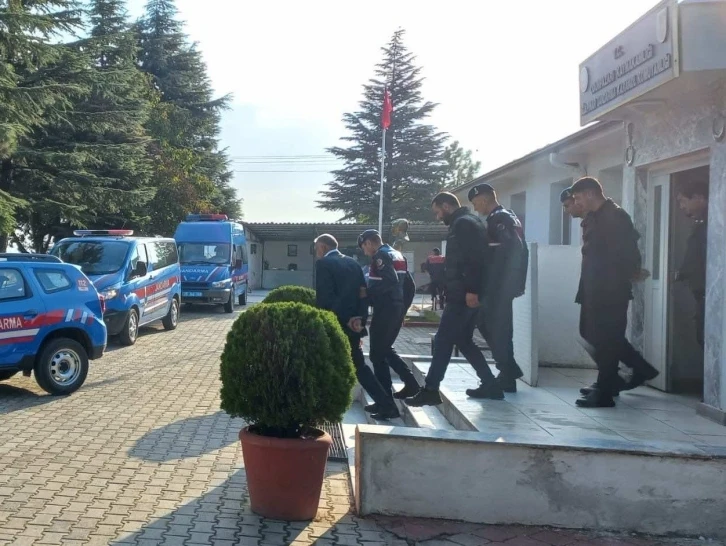 D&uuml;ğ&uuml;nde ter&ouml;r propagandası yapan 23 şahıs g&ouml;zaltına alındı
