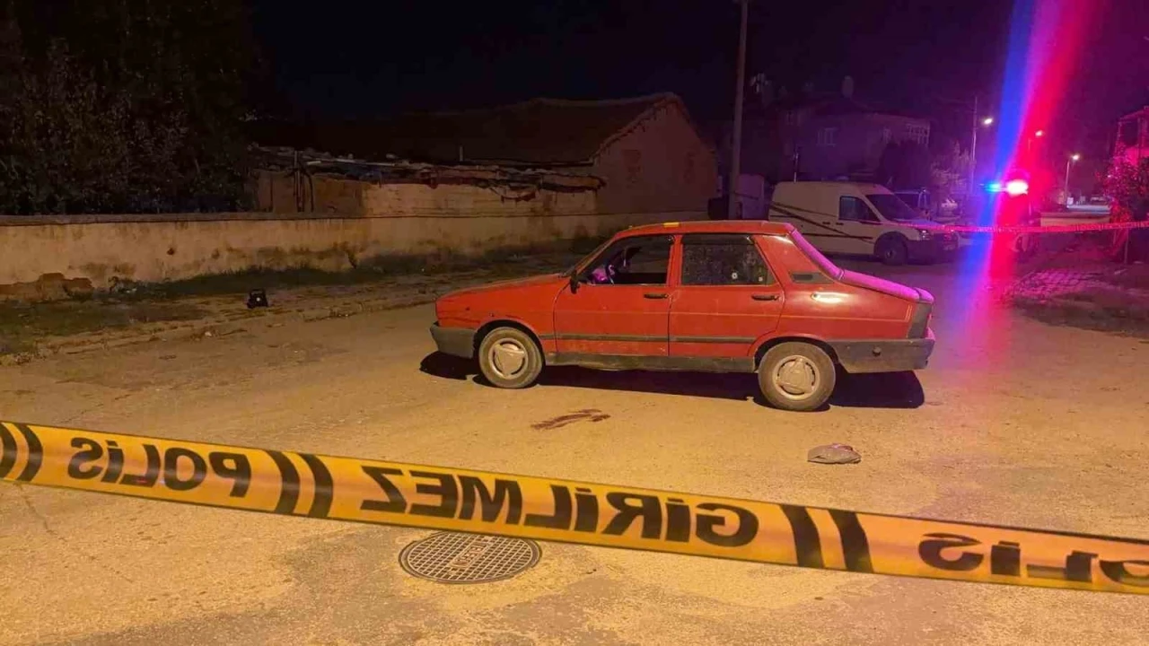 D&uuml;ğ&uuml;nde yaşanan bı&ccedil;aklı ve silahlı kavgada 1 kişi &ouml;ld&uuml;, 4 kişi yaralandı
