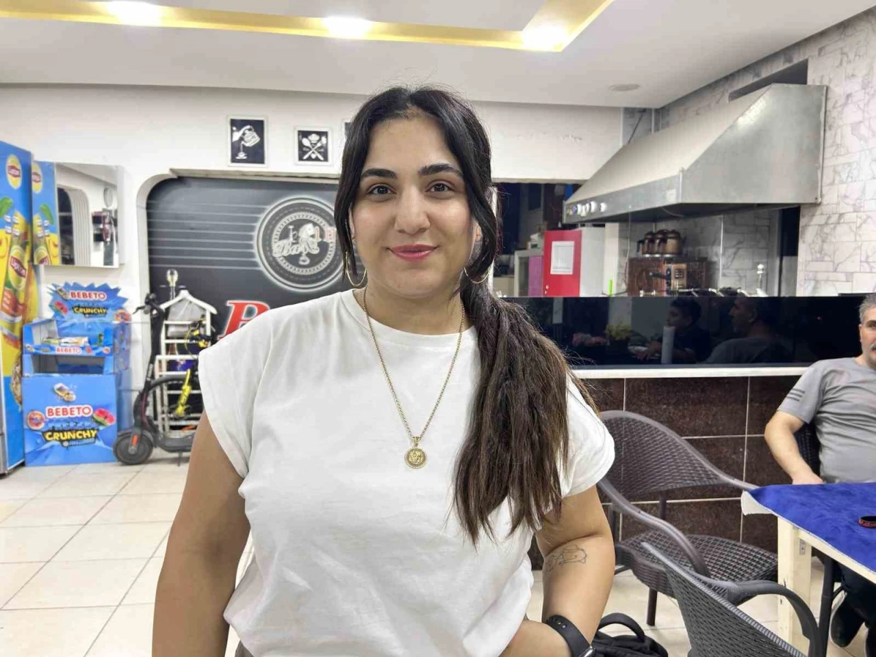 Dükkan kapanmadan önce duyulan ‘miyavlama’ sesi yavru kedinin hayatını kurtardı
