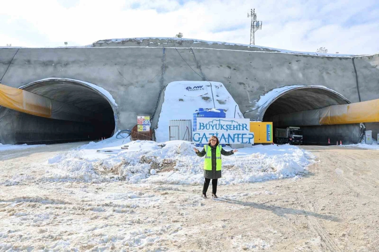 D&uuml;l&uuml;k-OSB T&uuml;neli&rsquo;nin d&ouml;rtte biri tamamlandı
