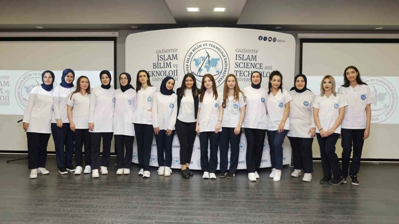Dünya Ebeler Günü GİBTÜ’de kutlandı
