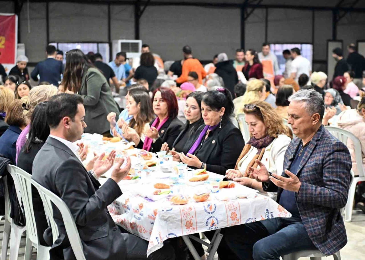 Dünya Kadınlar Günü’nde kadınlar aynı sofrada buluştu