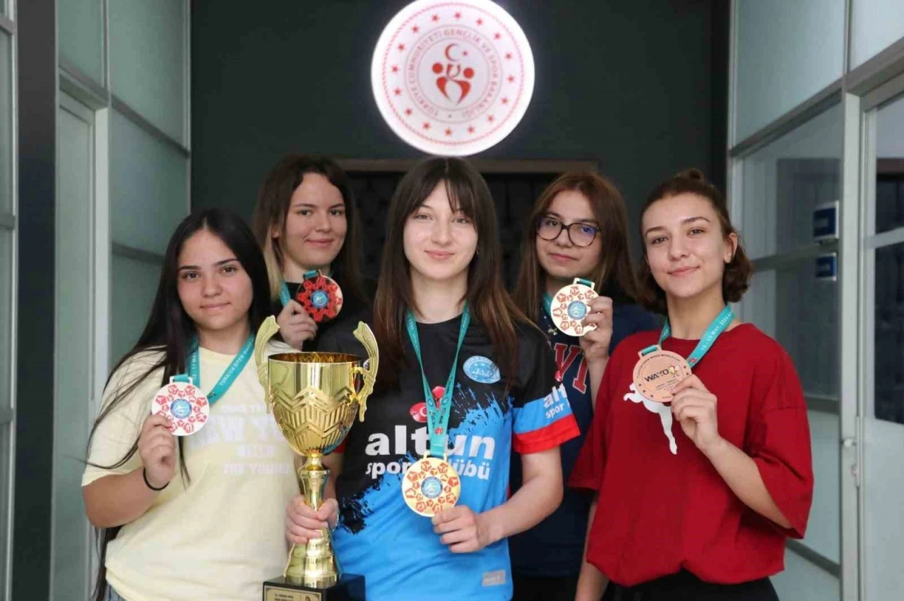 D&uuml;nya Kupası&rsquo;ndan Kayseri&rsquo;ye 9 madalya
