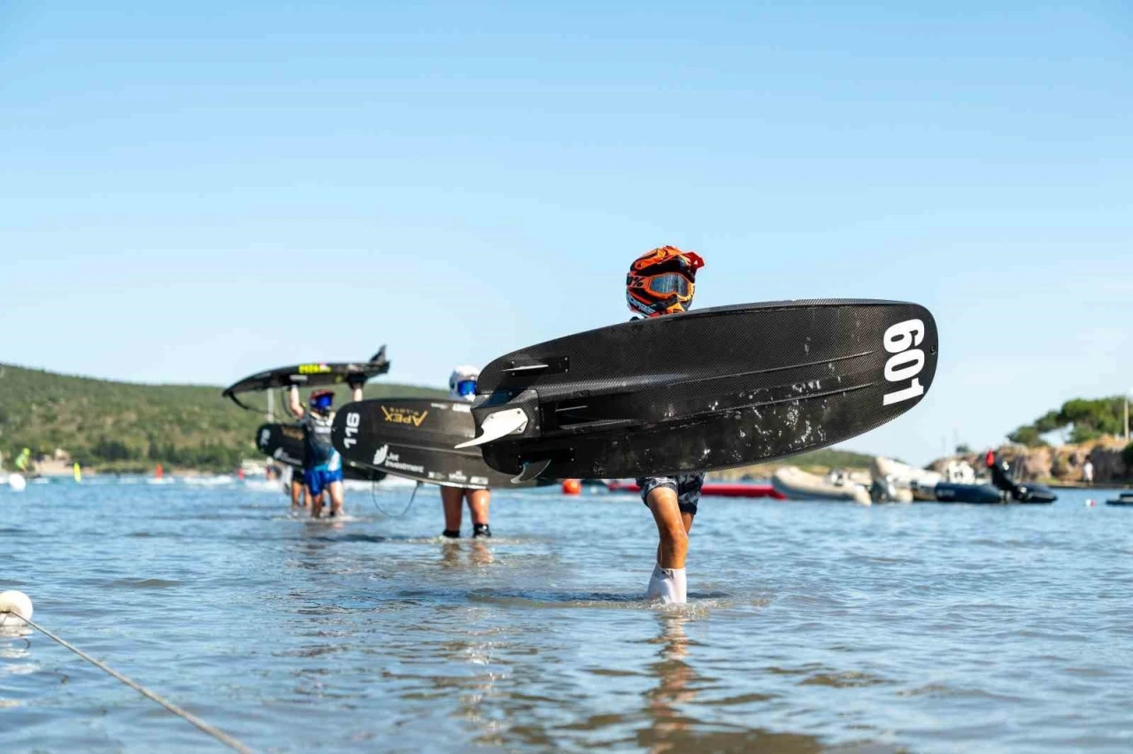 D&uuml;nya Motosurf Şampiyonası&rsquo;nda ilk g&uuml;n etap yarışları sona erdi
