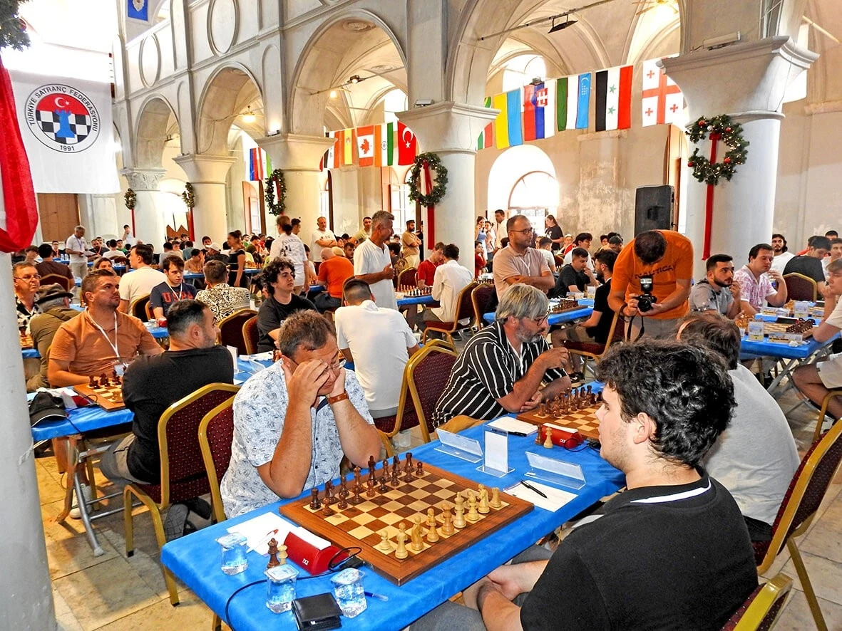 Dünyaca ünlü satranç ustaları Çeşme’de buluşacak
