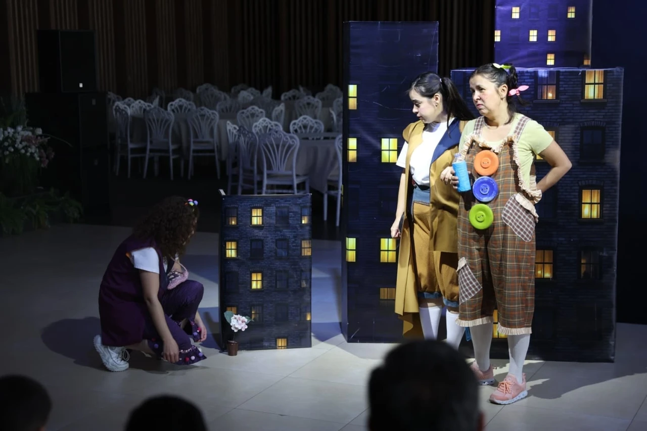 Dünyadaki Son Çiçek oyunu, miniklerden büyük beğeni topladı
