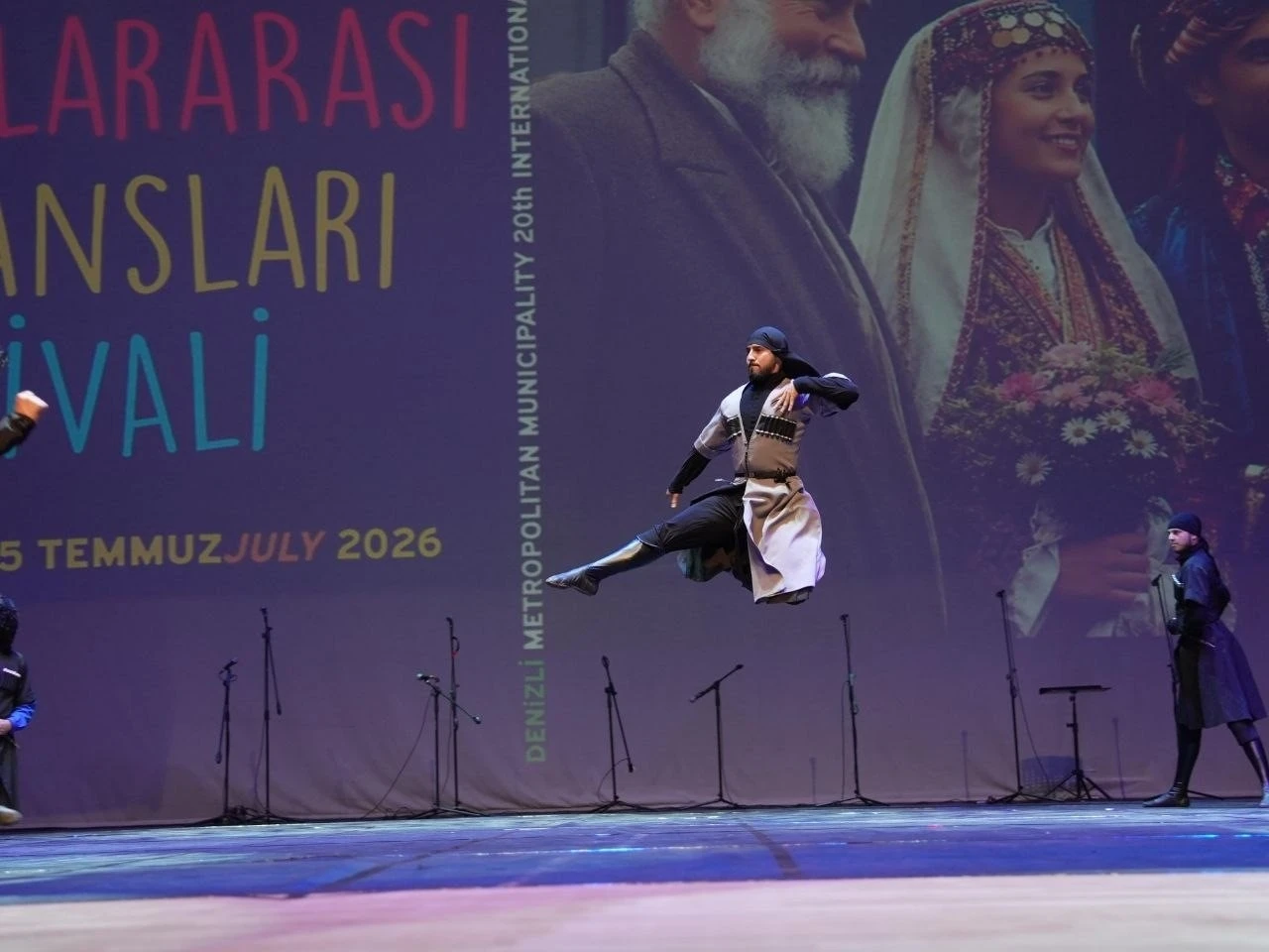 D&uuml;nyanın b&uuml;t&uuml;n renkleri Denizli&rsquo;de buluştu
