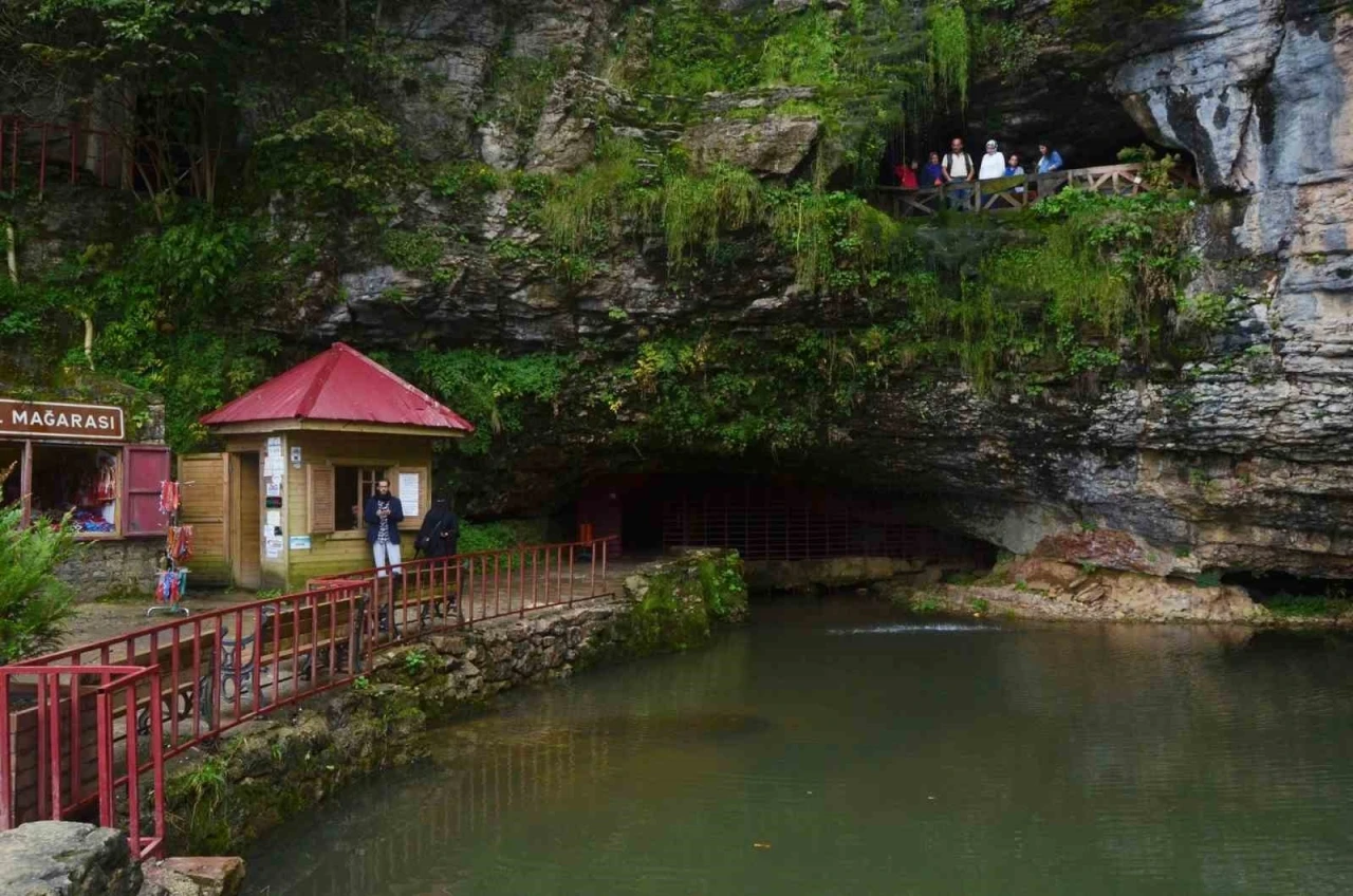 Dünyanın en uzun ikinci mağarasını 7 ayda yaklaşık 100 bin turist ziyaret etti
