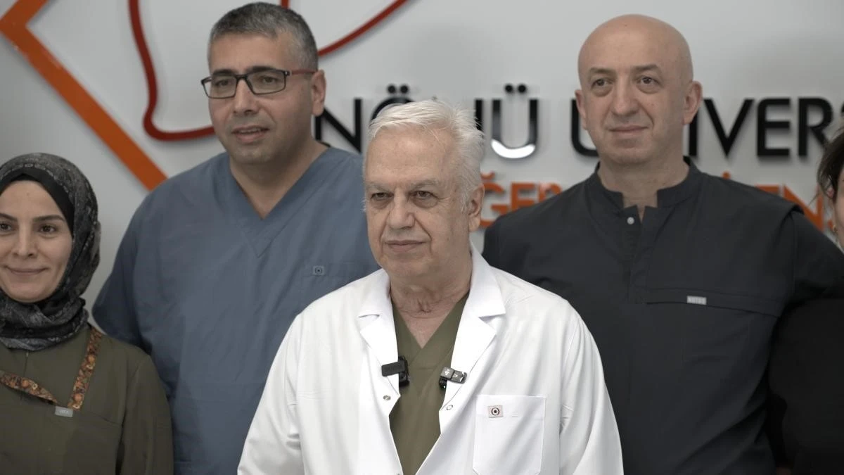 D&uuml;nyanın ilk 8&rsquo;li &ccedil;apraz karaciğer nakli Malatya&rsquo;da ger&ccedil;ekleştirildi
