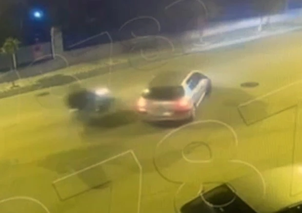 ’Dur’ ihtarına uymayan motosiklet, otomobil ile çarpıştı

