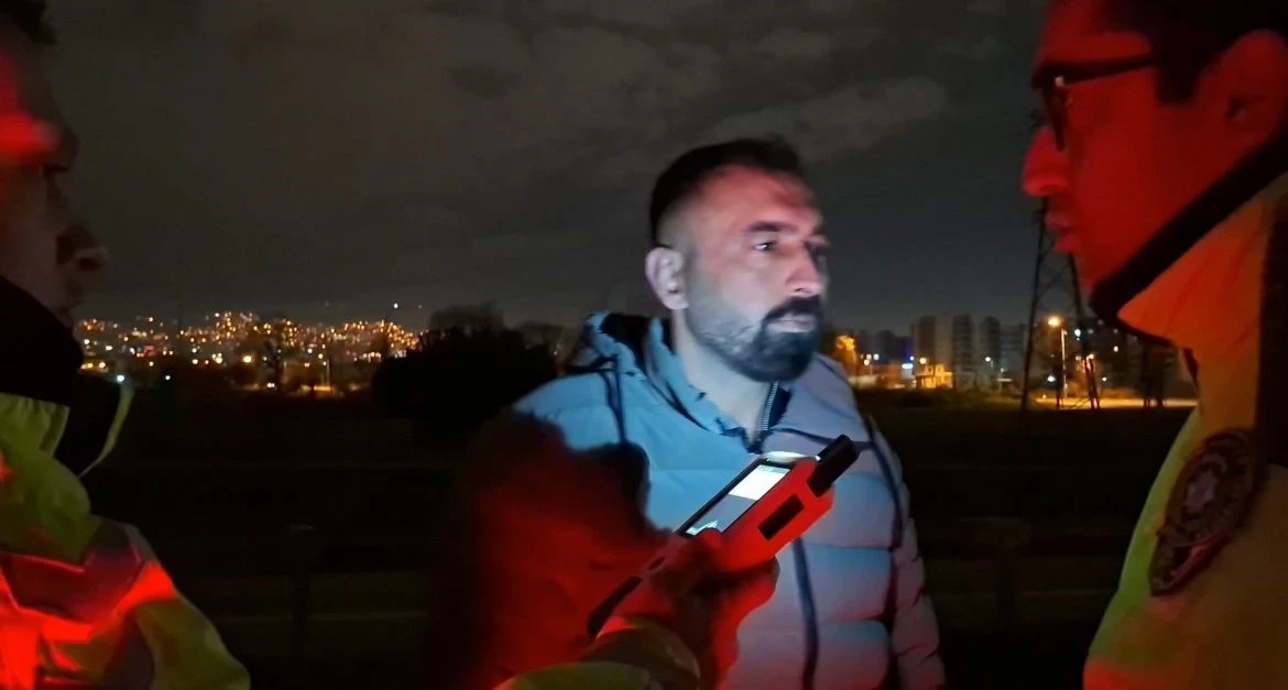 Dur ikazı fayda etmedi, lastik pes etti...Alkoll&uuml; şof&ouml;r Bursa&rsquo;yı birbirine kattı
