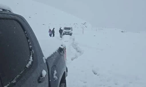 Durankaya-Şivekür yolu kar ve tipi nedeniyle ulaşıma kapandı
