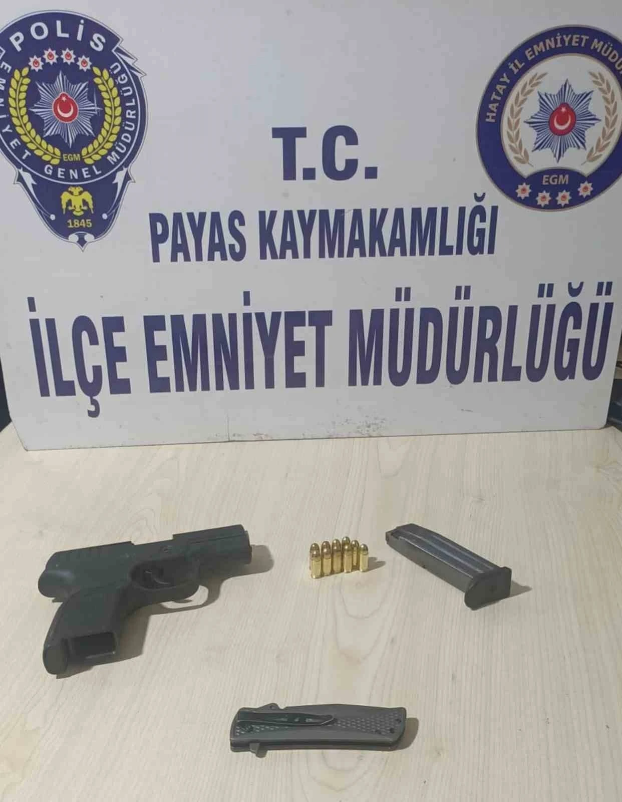 Durdurulan şahısların üzerlerinden ruhsatsız silah çıktı
