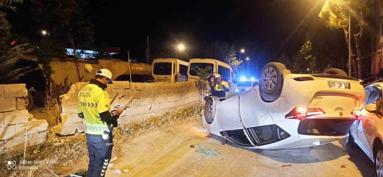 Duvara ve başka bir araca çarpıp takla attı, araçtan çıkıp kayıplara karıştı
