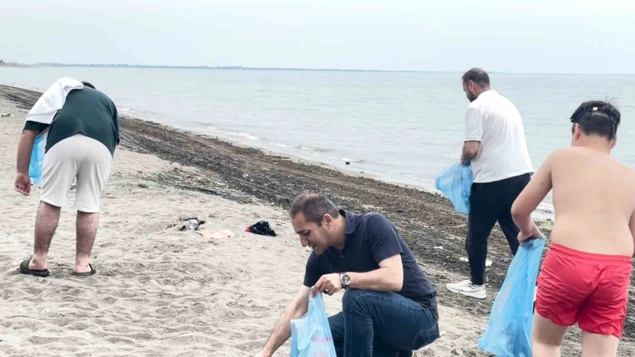 Duyarsızlar kirletti, &ccedil;evre g&ouml;n&uuml;ll&uuml;leri temizledi
