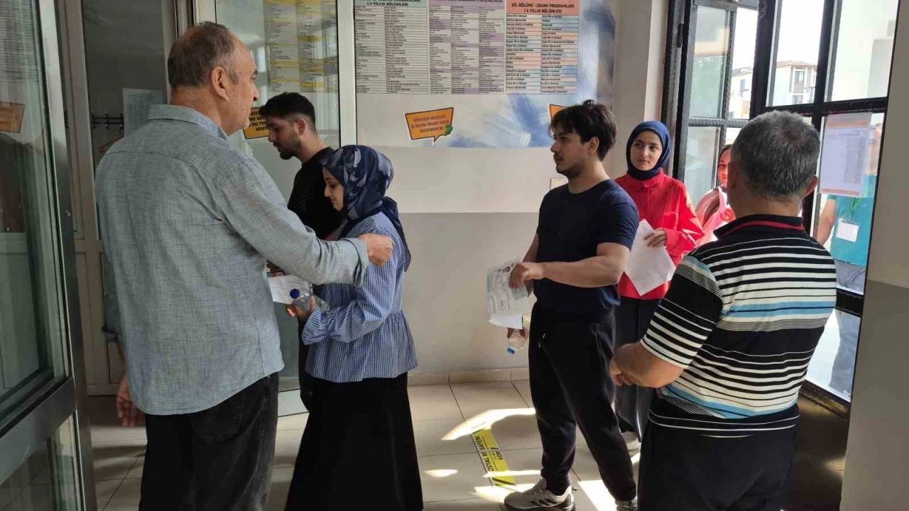 D&uuml;zce 9 binden fazla &ouml;ğrenci sınavda ter d&ouml;k&uuml;yor
