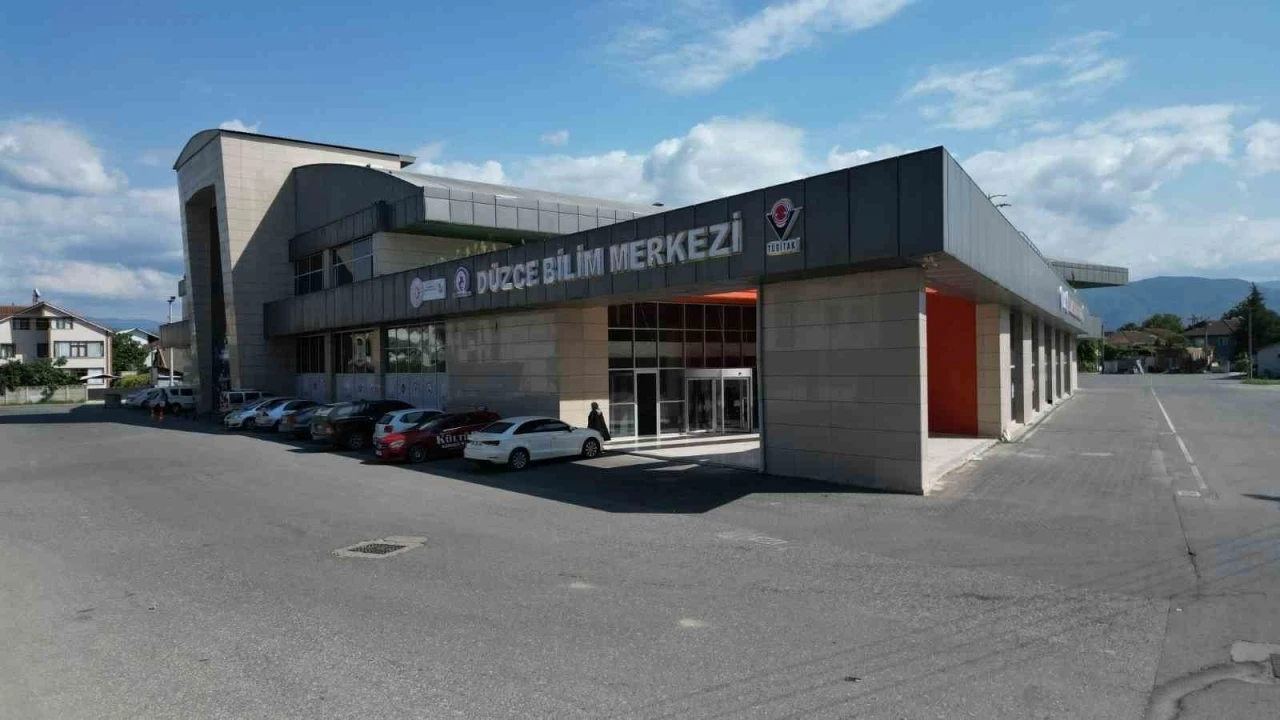 D&uuml;zce Belediyesi&rsquo;nden &ouml;ğrencilere ve ailelere akademik destek
