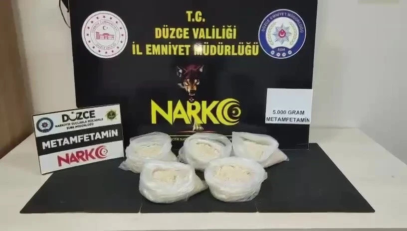 D&uuml;zce&rsquo;de 5 kilo metamfetamin ele ge&ccedil;irildi
