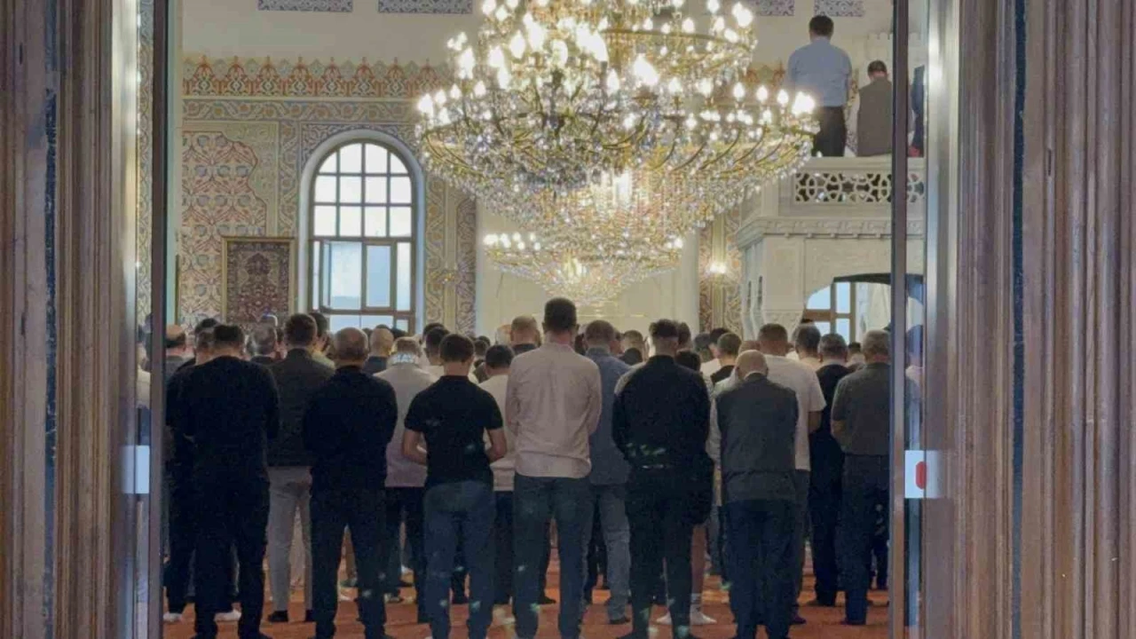 Düzce’de bayram namazında camiler doldu
