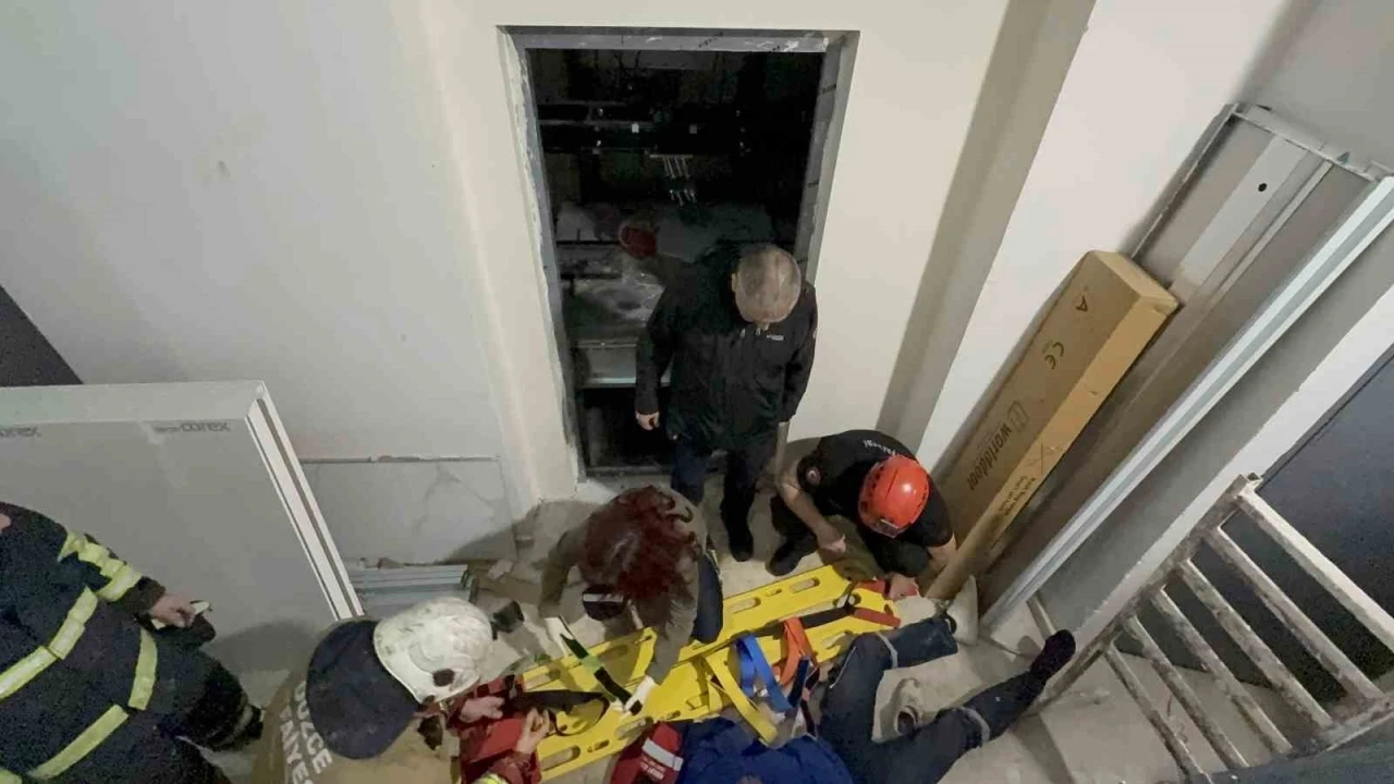 Düzce’de inşaat halindeki binada asansör düştü: 3 yaralı