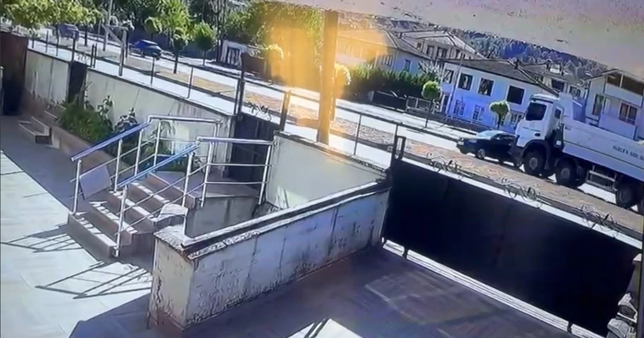 Düzce’de kamyon ile otomobil çarpıştı: 1 ölü
