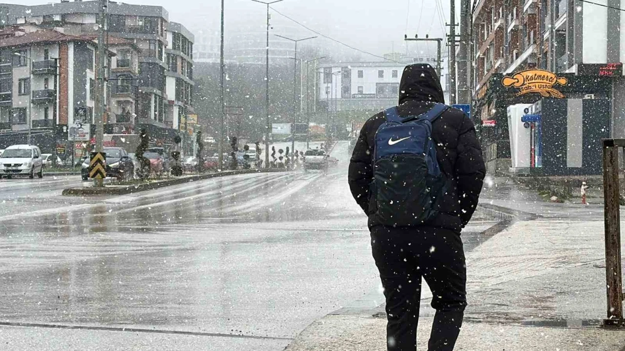 D&uuml;zce&rsquo;de okullar 1 g&uuml;n s&uuml;reyle tatil edildi
