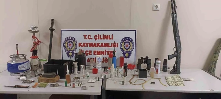 D&uuml;zce&rsquo;de polis ekiplerinden uyuşturucu operasyonu
