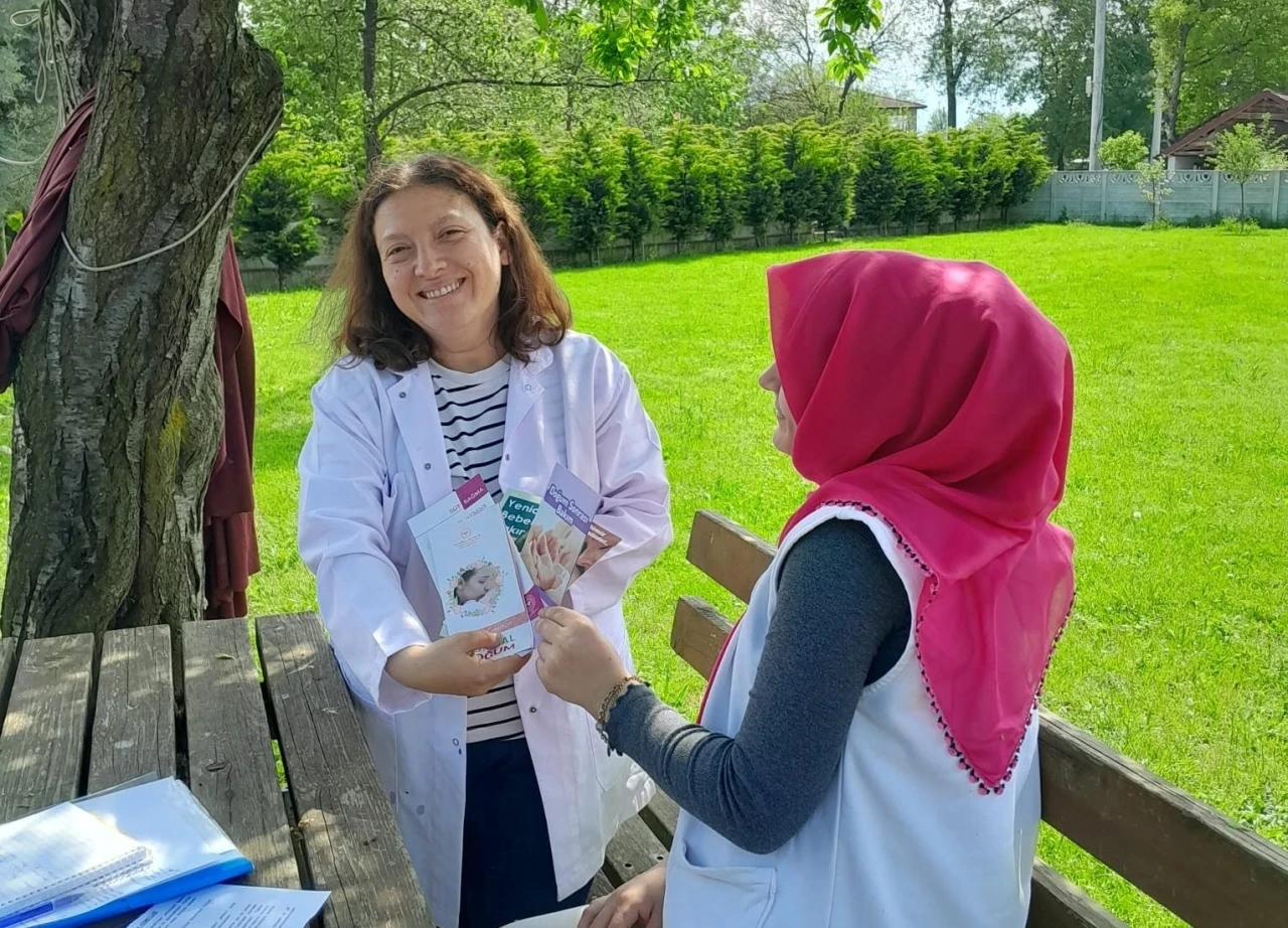 D&uuml;zce&rsquo;de son 3 ayına giren gebeler evlerinde ziyaret edildi

