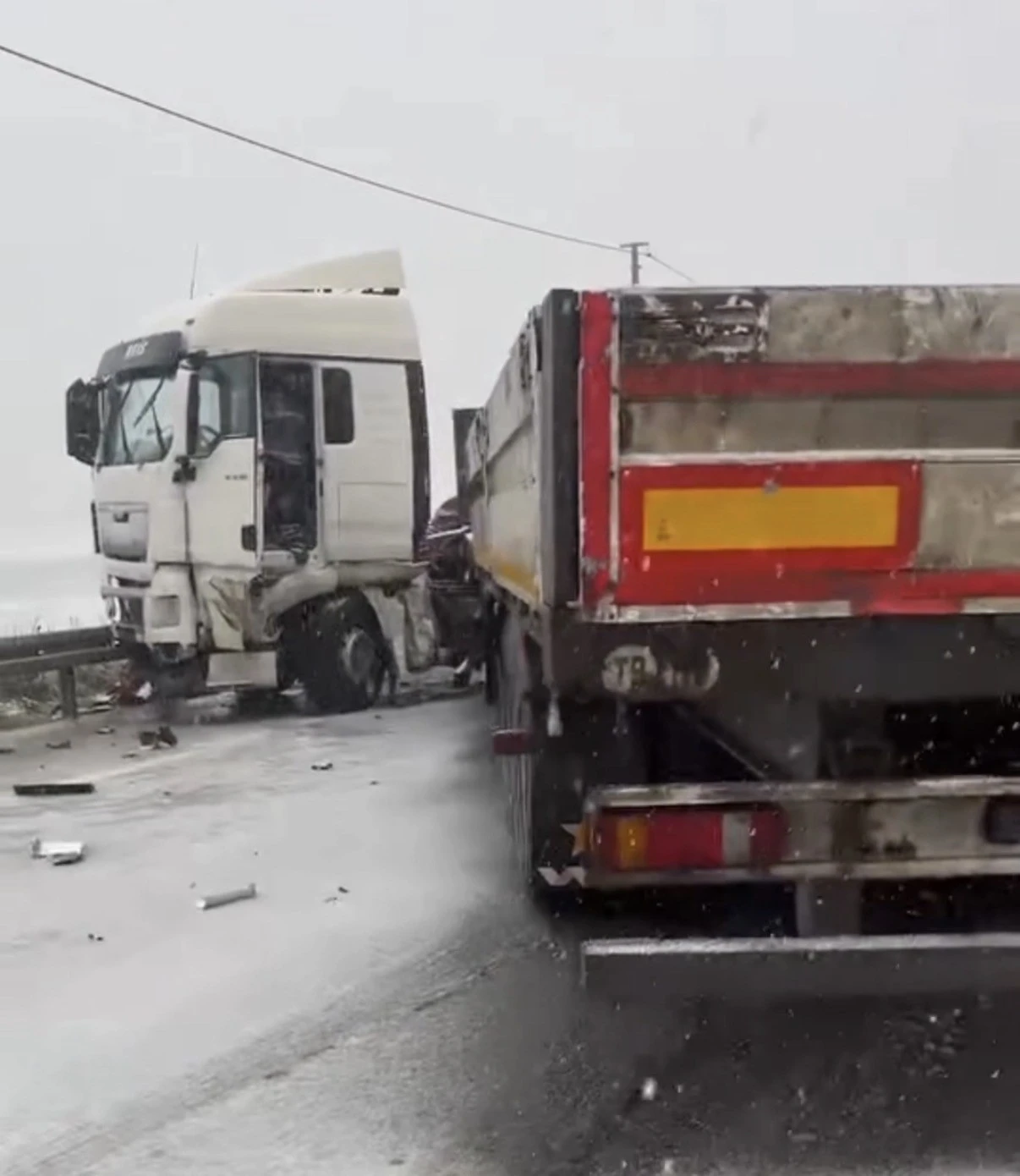 D&uuml;zce&rsquo;de tır makaslaması &ccedil;evre yolunu kapattı
