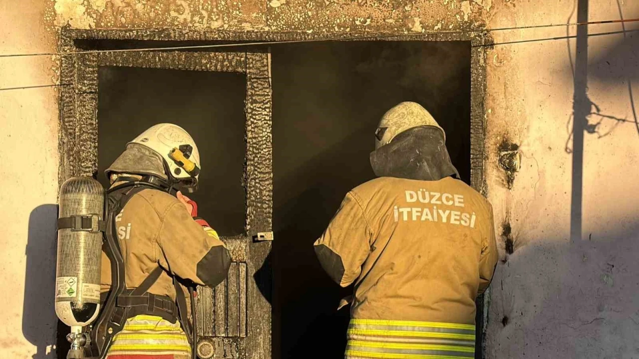 Düzce’de yangında dumandan etkilenen 5 kişi hastaneye kaldırıldı