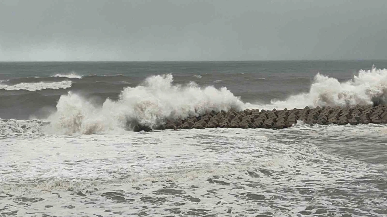 D&uuml;zce i&ccedil;in kuvvetli fırtına uyarısı
