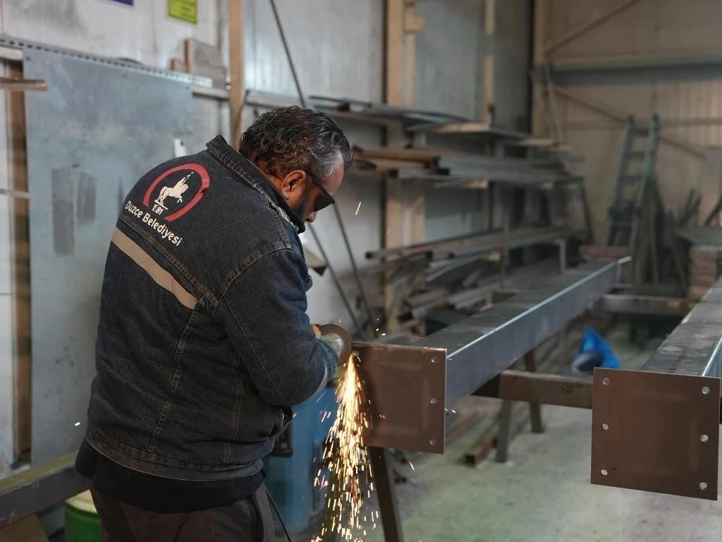 D&uuml;zce&rsquo;nin g&uuml;&ccedil;l&uuml; destek ekibi
