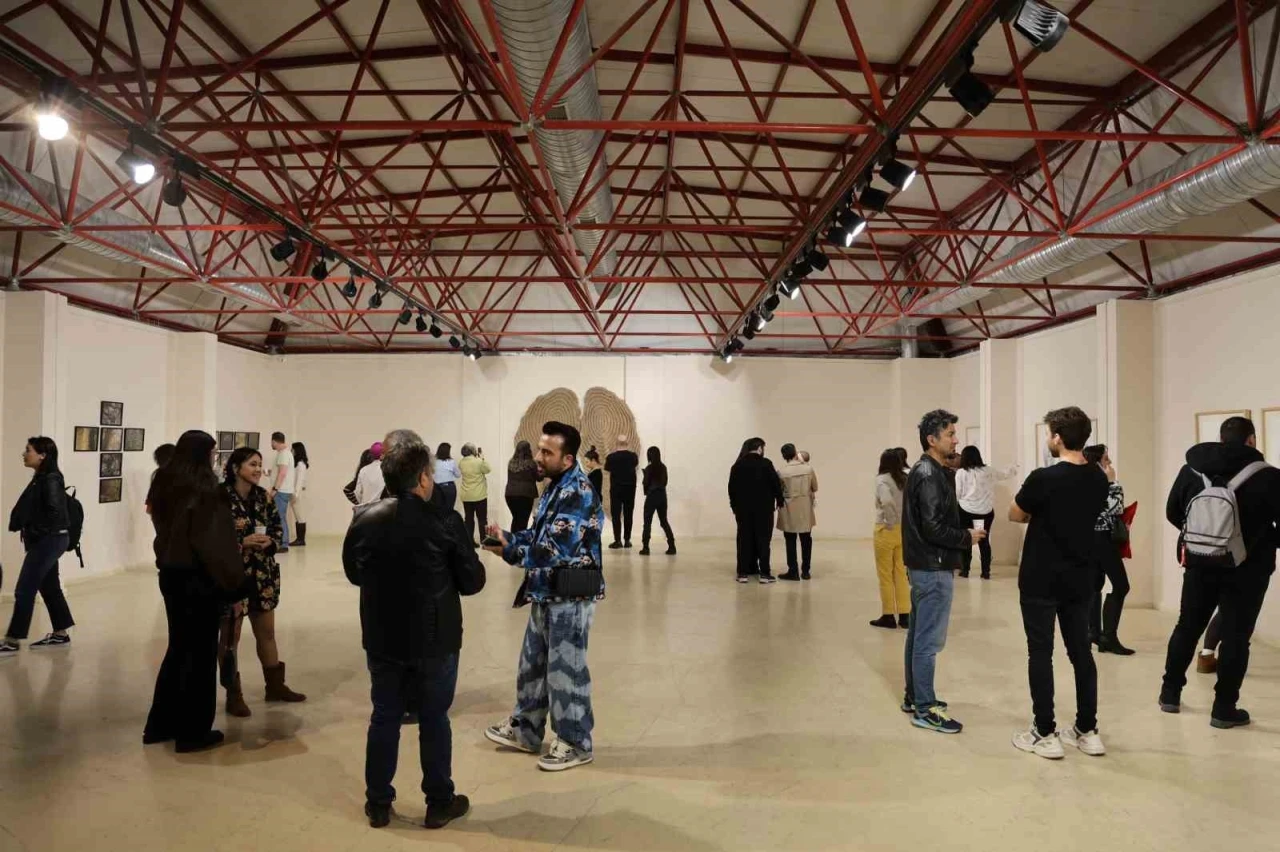 Düzce Üniversitesinde &quot;İçinde Bir Şey&quot; sergisi açıldı
