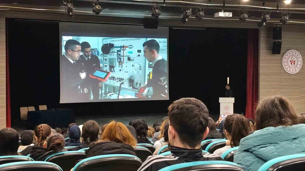 D&uuml;zceli &ouml;ğrencilere askerlik mesleği ve MS&Uuml; anlatıldı
