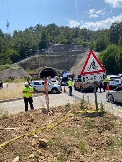 (Düzeltme) Antalya’da Kemer yolunda feci kaza: 2 ölü, 4 yaralı
