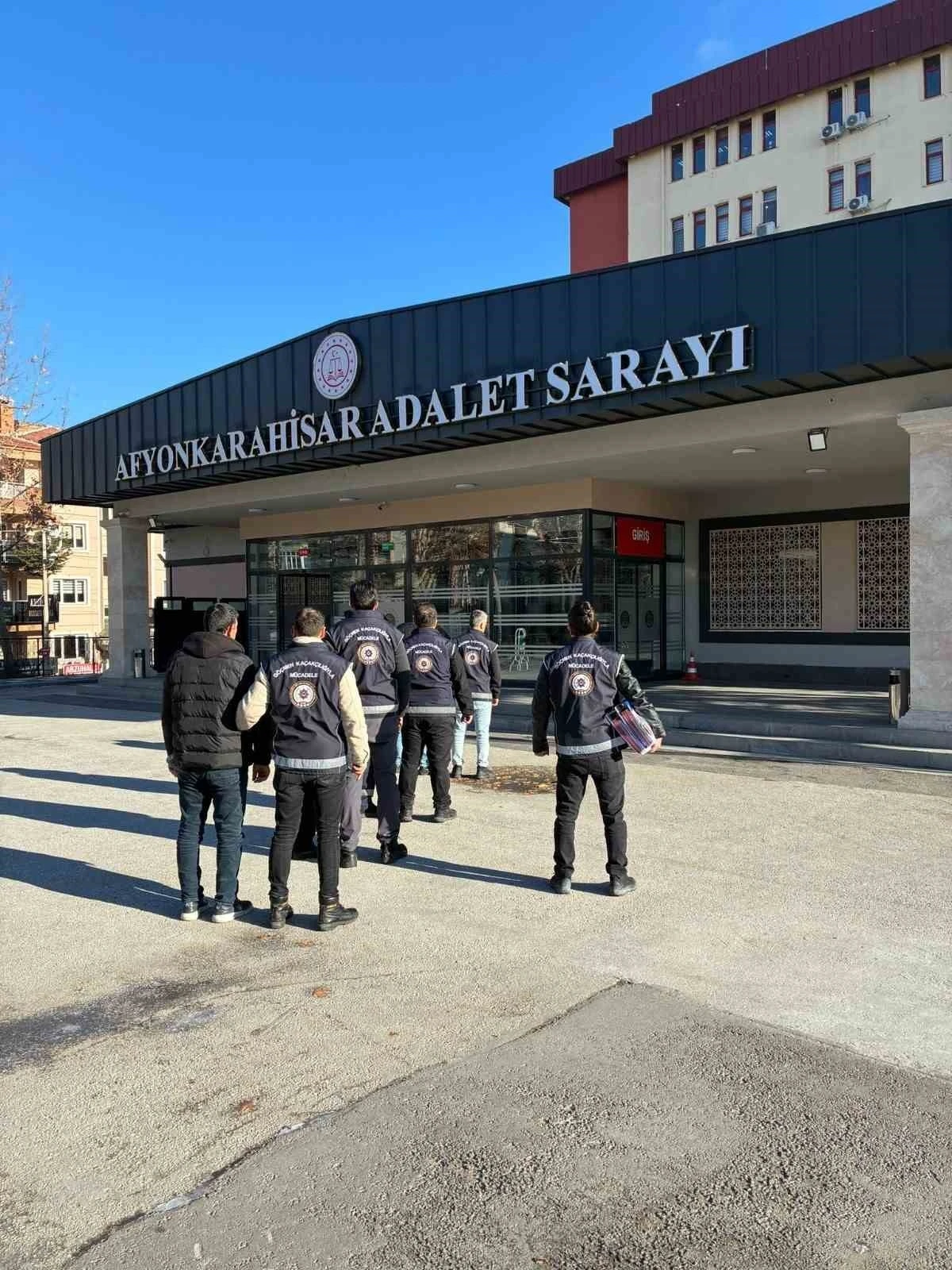 D&uuml;zensiz g&ouml;&ccedil;men operasyonunda 4 kişi tutuklandı
