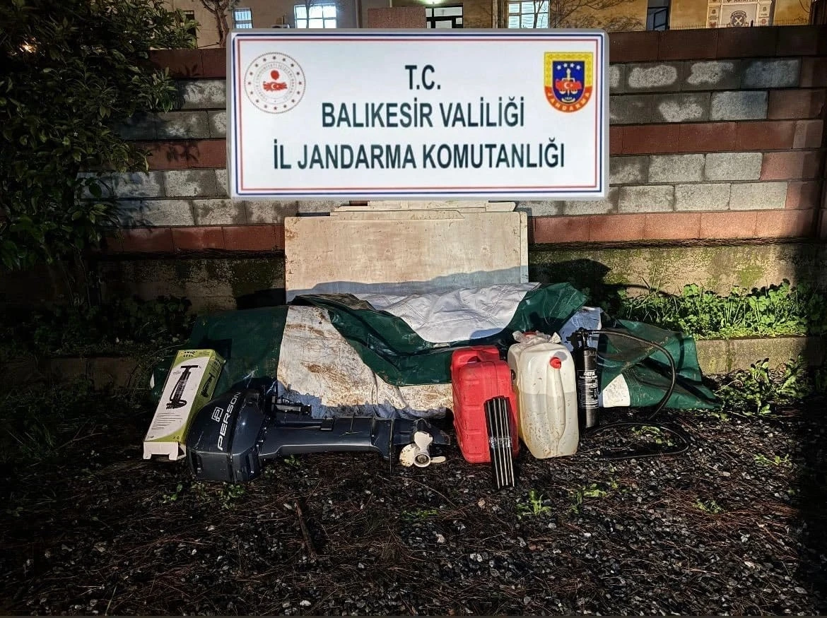 D&uuml;zensiz g&ouml;&ccedil;menler zeytinlik alanda yakalandı
