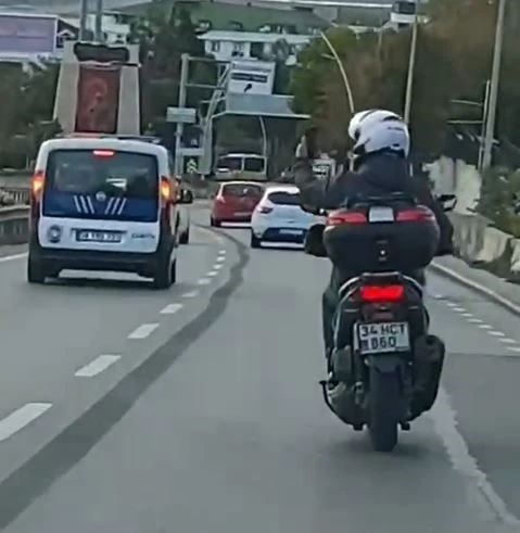 E-5 Karayolu&rsquo;nda motosiklet s&uuml;r&uuml;c&uuml;s&uuml; telefonla konuştu
