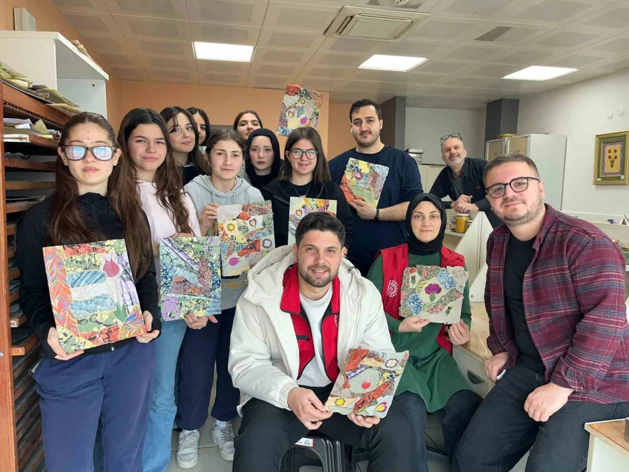 Ebru sanatıyla renkli buluşma