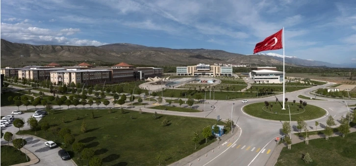 EBY&Uuml;&rsquo;den 3 akademisyen en etkili bilim insanları listesinde
