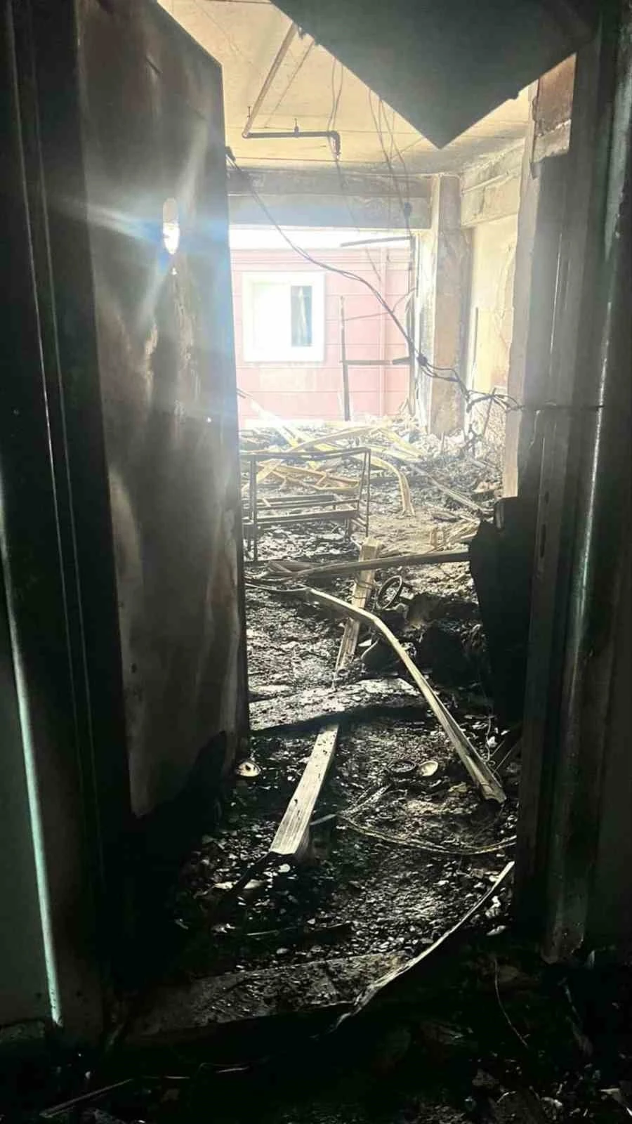 Ece G&uuml;ney&rsquo;in evi sevgilisi tarafından ateşe verildi
