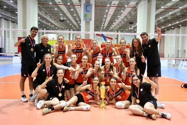 Eczacıbaşı Spor Kulübü’nün altyapı takımlarından 2024-2025 sezonunda önemli başarılar
