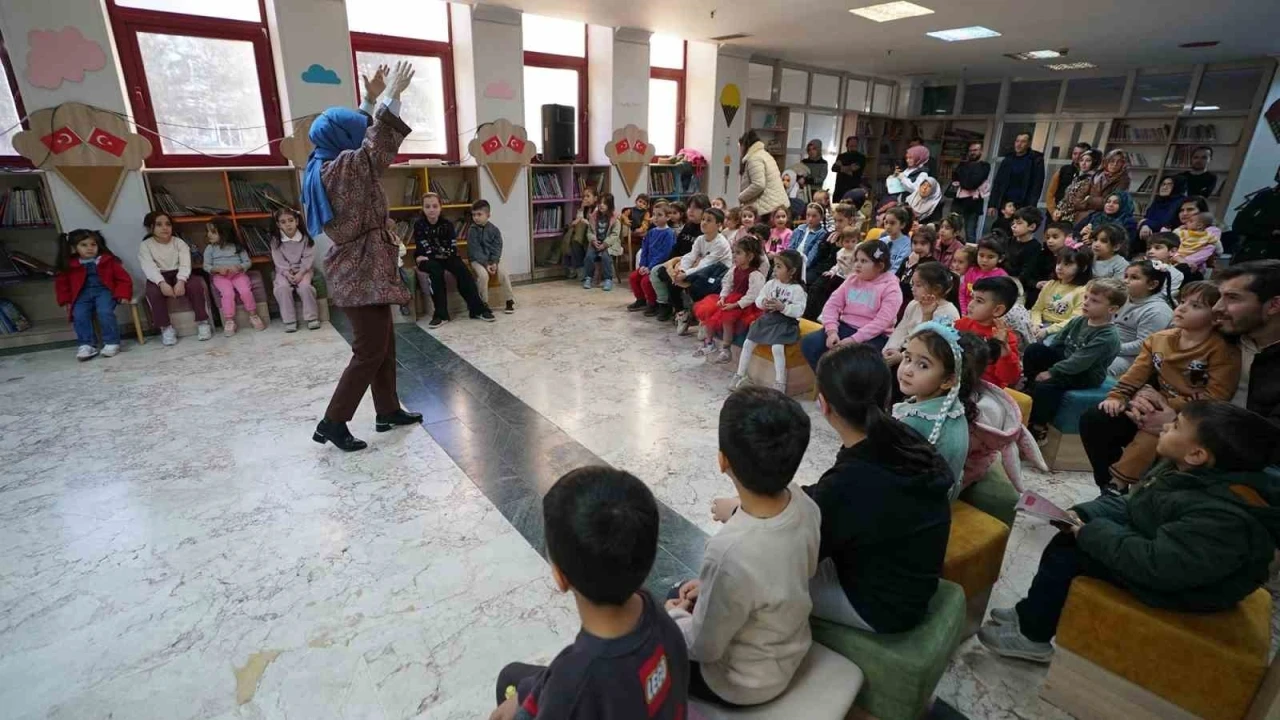 Edebiyat şehrinde &ccedil;ocuklarla masal buluşması
