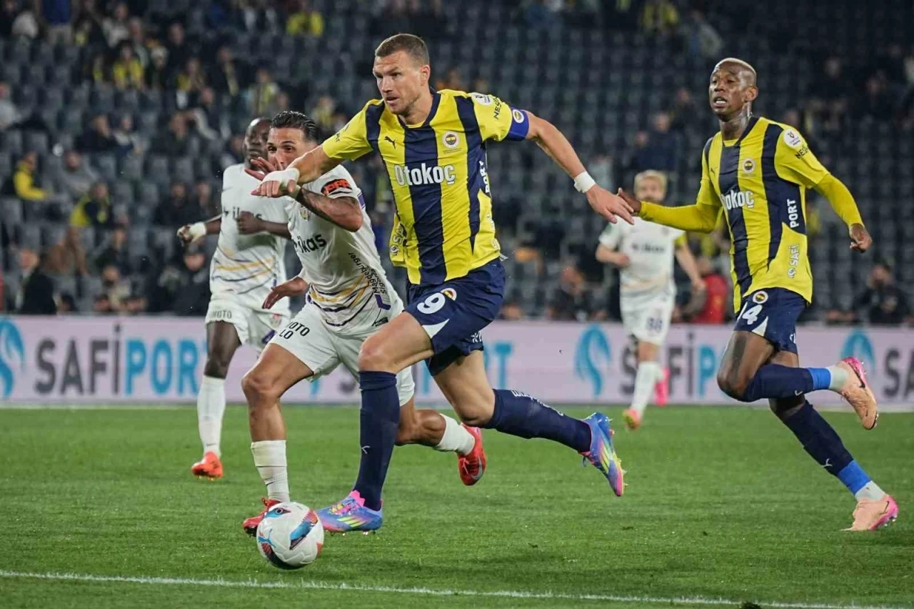 Edin Dzeko, bu sezonki 21. golünü kaydetti

